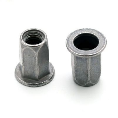 M6 en acier au carbone au zinc jaune, tête ronde plate, demi-hexagonale, écrousse pour l'intérieur et l'extérieur