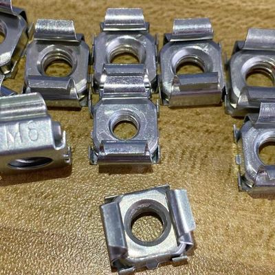 Système de mesure métrique Noix de cage carrée en acier inoxydable Noix de clip pour produits en laiton
